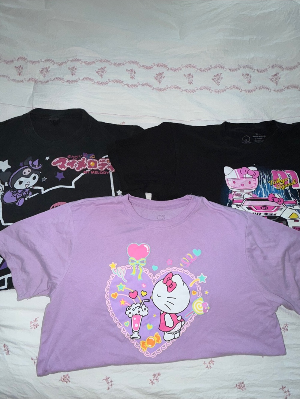 Hello Kitty Tshirt Bundle ! 🎀💜